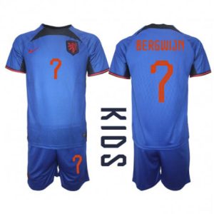 Kids Nederland Steven Bergwijn #7 Uit tenue WK 2022 Korte Mouw (+ Korte broeken)