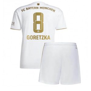 Kids Bayern Munich Leon Goretzka #8 Uit tenue 2022-23 Korte Mouw (+ Korte broeken)