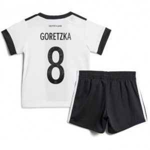 Kids Duitsland Leon Goretzka #8 Thuis tenue WK 2022 Korte Mouw (+ Korte broeken)