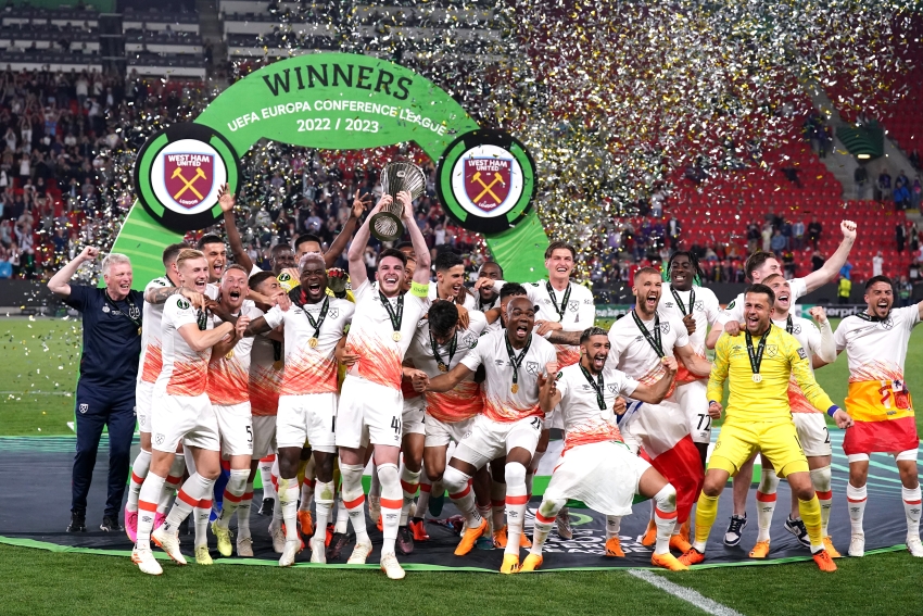 Man City bereikt de top van het Europese voetbal en vecht tegelijkertijd tegen financiële aanklachten