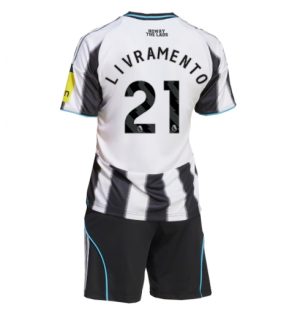 Newcastle United Tino Livramento #21 Thuis tenue Kinder 2025-26 Korte Mouwen en Broekje Newcastle United Tino Livramento #21 Thuis tenue Kinder 2025-26 Korte Mouwen en Broekje